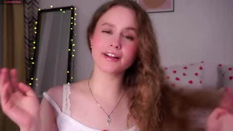 Snapshot of kendraedger chatting on 11, 4, 2026 Kira online show from 11, 4, 2026