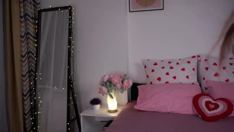 Snapshot of kendraedger chatting on 14, 4, 2026 Kira online show from 14, 4, 2026