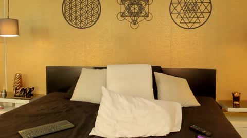 Snapshot of kendraleroy chatting on 18, 1, 2025 KENDRA online show from 18, 1, 2025