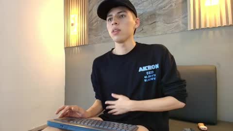 Snapshot of kenny_hank chatting on 8, 4, 2026 kenny_hank online show from 8, 4, 2026