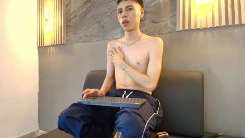 Snapshot of kenny_hank chatting on 15, 4, 2026 kenny_hank online show from 15, 4, 2026