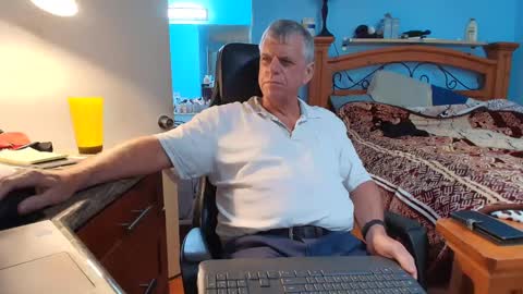 Snapshot of kent_ham chatting on 6, 10, 2025 kent_ham online show from 6, 10, 2025