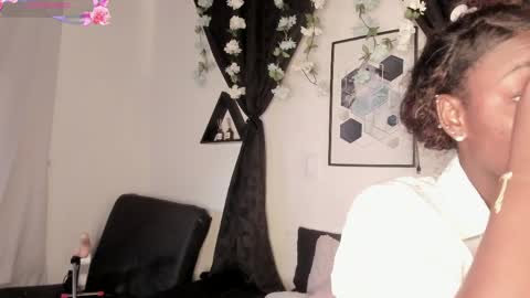 Snapshot of kentha_mitchellss chatting on 30, 4, 2026 KENTHA online show from 30, 4, 2026