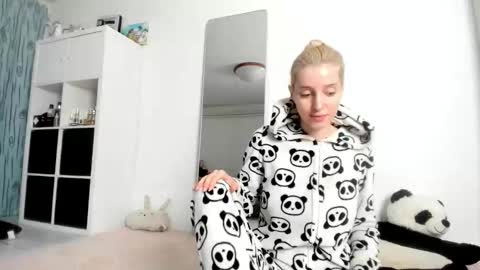 Kenzie online show from 13, 10, 2025