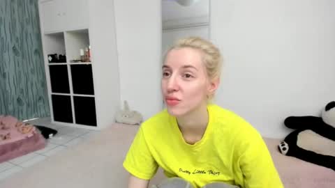Snapshot of kenziedawton chatting on 21, 6, 2026 Kenzie online show from 21, 6, 2026