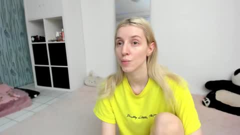 Snapshot of kenziedawton chatting on 5, 7, 2026 Kenzie online show from 5, 7, 2026