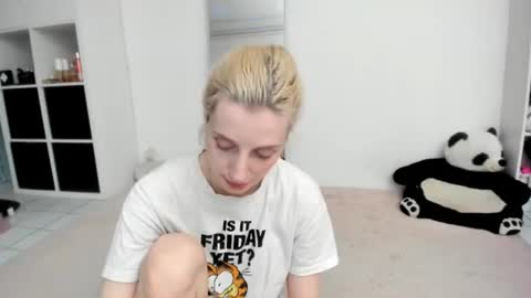 Snapshot of kenziedawton chatting on 2, 8, 2026 Kenzie online show from 2, 8, 2026