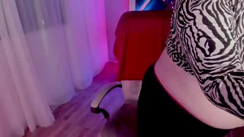 Kenzie online show from 4, 3, 2025