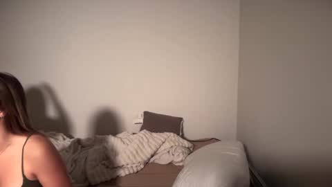 Snapshot of kenziesmithh chatting on 19, 9, 2025 kenziesmithh online show from 19, 9, 2025