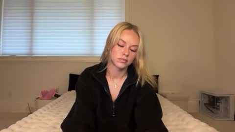 kenziesmithh online show from 16, 12, 2025