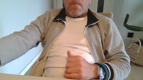 Snapshot of kermitgp3 chatting on 19, 4, 2026 Anton online show from 19, 4, 2026