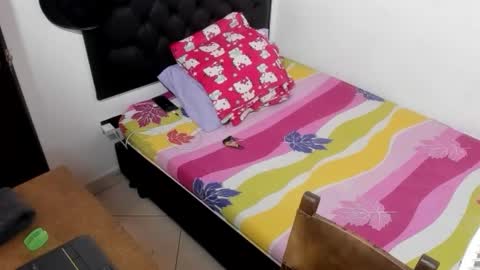 Snapshot of kevinkewma chatting on 12, 11, 2025 kevinkewma online show from 12, 11, 2025