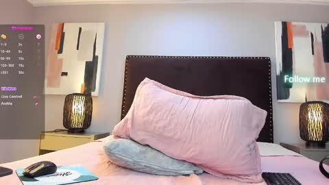 Snapshot of kevinn_blue chatting on 12, 9, 2025 Sexy Hot Kevin online show from 12, 9, 2025