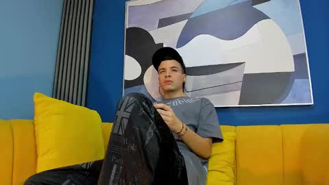 Snapshot of kevinn_blue chatting on 13, 9, 2025 Sexy Hot Kevin online show from 13, 9, 2025