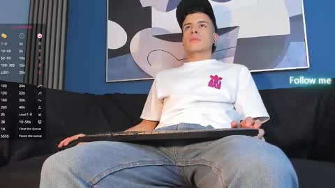 Snapshot of kevinn_blue chatting on 21, 9, 2025 Sexy Hot Kevin online show from 21, 9, 2025