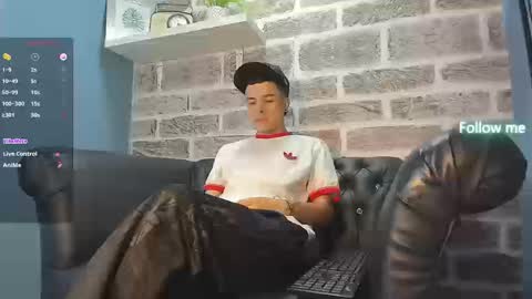 Snapshot of kevinn_blue chatting on 23, 9, 2025 Sexy Hot Kevin online show from 23, 9, 2025