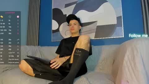 Snapshot of kevinn_blue chatting on 30, 9, 2025 Sexy Hot Kevin online show from 30, 9, 2025