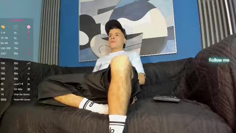 Snapshot of kevinn_blue chatting on 11, 10, 2025 Sexy Hot Kevin online show from 11, 10, 2025