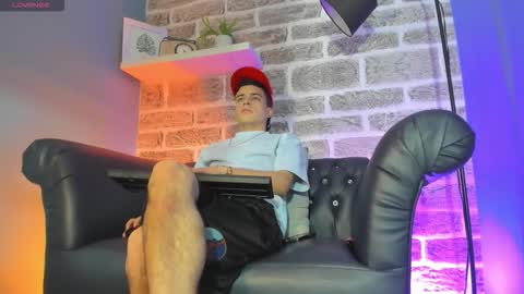 Snapshot of kevinn_blue chatting on 5, 12, 2025 Sexy Hot Kevin online show from 5, 12, 2025