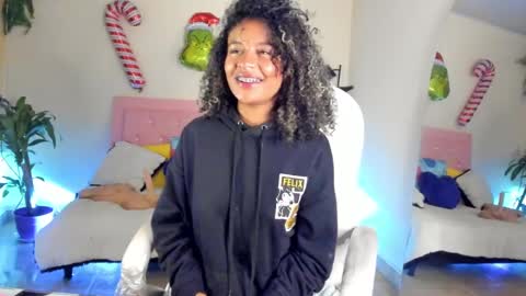 Snapshot of keyla_roberts_ chatting on 27, 12, 2024 Adhara.   Help me reach 100 likes online show from 27, 12, 2024