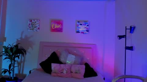 Snapshot of keyla_roberts_ chatting on 12, 3, 2025 Adhara.   Help me reach 100 likes online show from 12, 3, 2025
