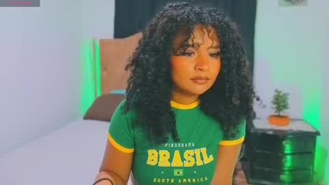 Snapshot of keyla_roberts_ chatting on 22, 4, 2026 Adhara. Help me reach 100 likes online show from 22, 4, 2026