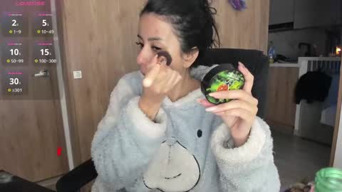 Laura online show from 31, 12, 2024