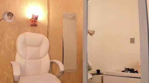 Snapshot of khloe_houston chatting on 12, 2, 2025 Khloe online show from 12, 2, 2025