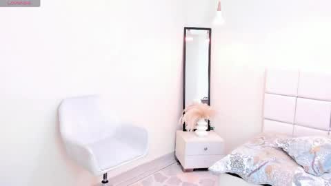 Snapshot of khloe_houston chatting on 25, 4, 2026 Khloe online show from 25, 4, 2026