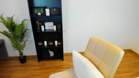 Khloe online show from 23, 3, 2026