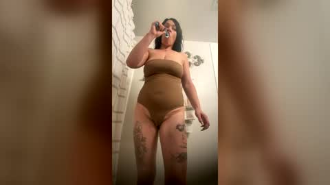 Snapshot of kiannaluv chatting on 6, 7, 2026 kiannaluv online show from 6, 7, 2026