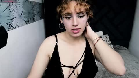 Snapshot of kiara_fox__ chatting on 16, 12, 2025 KIARA FOX online show from 16, 12, 2025