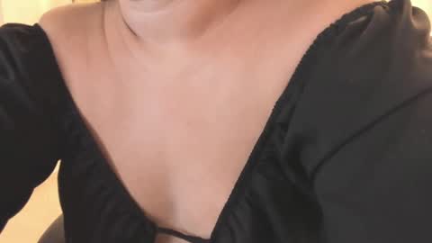 Snapshot of kiara_mirren chatting on 1, 10, 2025 K I A R A online show from 1, 10, 2025