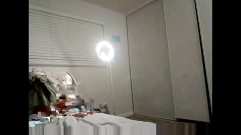 Snapshot of kibrombariu45 chatting on 27, 4, 2026 HunneysPlayRoom online show from 27, 4, 2026