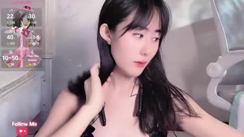 Snapshot of kiki_loveu chatting on 18, 12, 2024 kiki_loveu online show from 18, 12, 2024