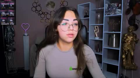 Snapshot of kiki_swan chatting on 21, 11, 2025 kiki_swan online show from 21, 11, 2025