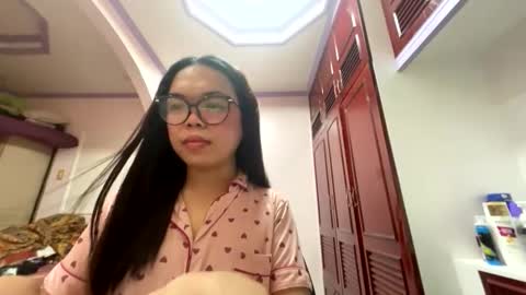 Snapshot of kim_kyile chatting on 18, 4, 2026 KYLIE online show from 18, 4, 2026