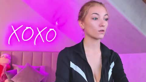 Snapshot of kimberlly_smith chatting on 14, 11, 2025 kimberlly_smith online show from 14, 11, 2025