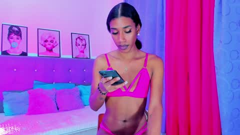 Snapshot of kimberly_thompsom chatting on 10, 12, 2024 Your Queen KIM online show from 10, 12, 2024