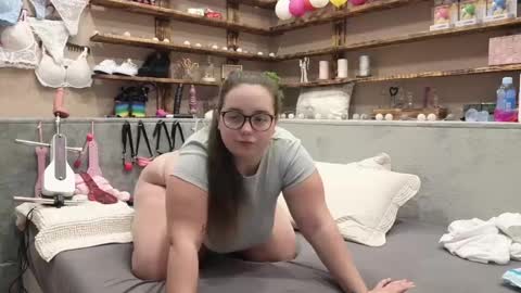 kimberlycaprice online show from 25, 2, 2025