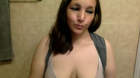 Snapshot of kimberlylynn chatting on 31, 10, 2025 KimberlyLynn online show from 31, 10, 2025