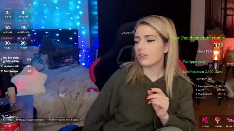 Snapshot of kimilee22 chatting on 12, 4, 2026 Wolfs Girl online show from 12, 4, 2026