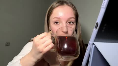 Snapshot of kimireaves chatting on 12, 3, 2026 Karma online show from 12, 3, 2026