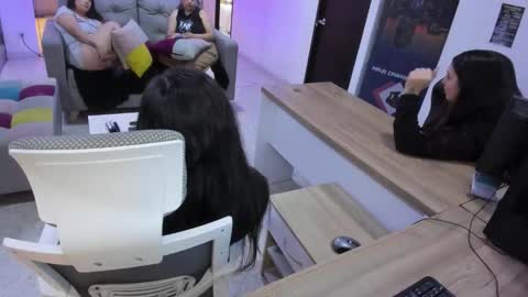 Snapshot of kimkalifa chatting on 17, 12, 2025 Camila online show from 17, 12, 2025