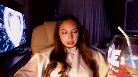 Kim Lee  online show from 24, 12, 2024