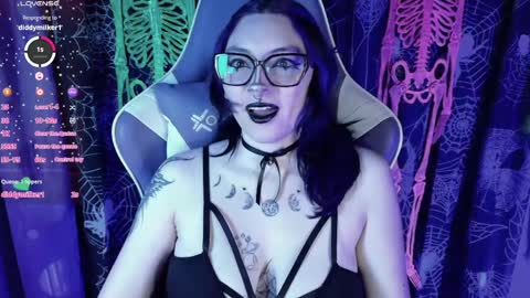 Snapshot of kimlennox__ chatting on 7, 4, 2026 Kim Lennox online show from 7, 4, 2026