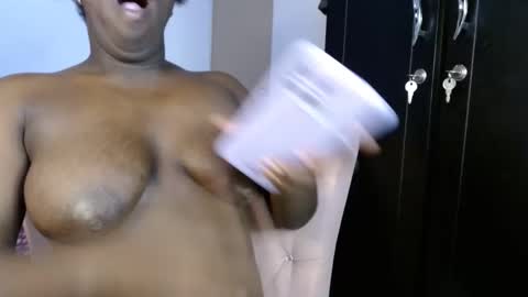 kimmy94192 online show from 6, 12, 2024