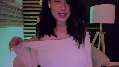 Snapshot of kimmy_chi chatting on 5, 2, 2025 Lo online show from 5, 2, 2025