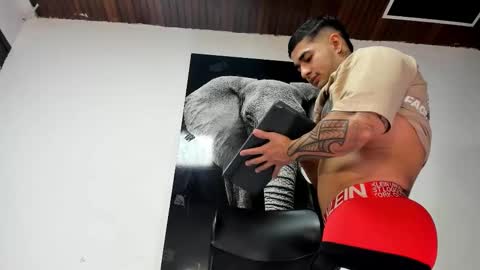 Snapshot of king_falconer chatting on 25, 10, 2025 Angel Falconer online show from 25, 10, 2025