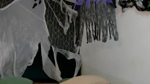 Snapshot of king_falconer chatting on 30, 10, 2025 Angel Falconer online show from 30, 10, 2025